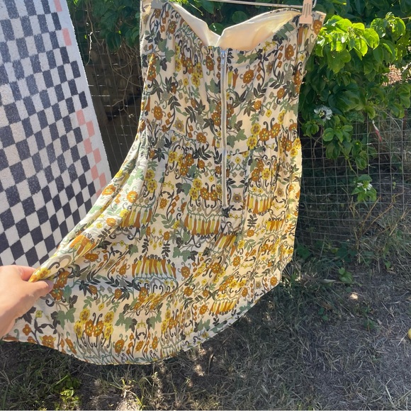 70s Floral Mini Dress // Warm Neutrals // L? - Picture 5 of 6